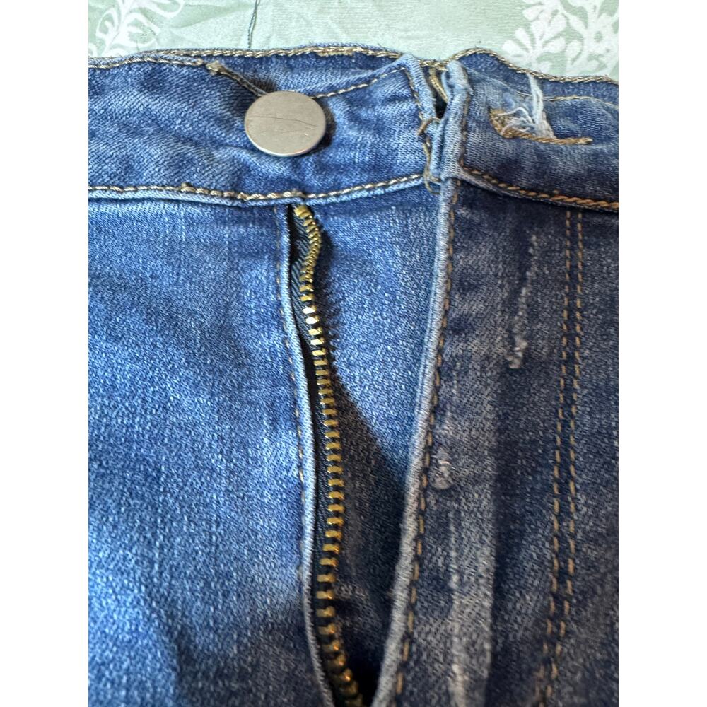 Size 9 Bootleg distressed very stretchy jeans